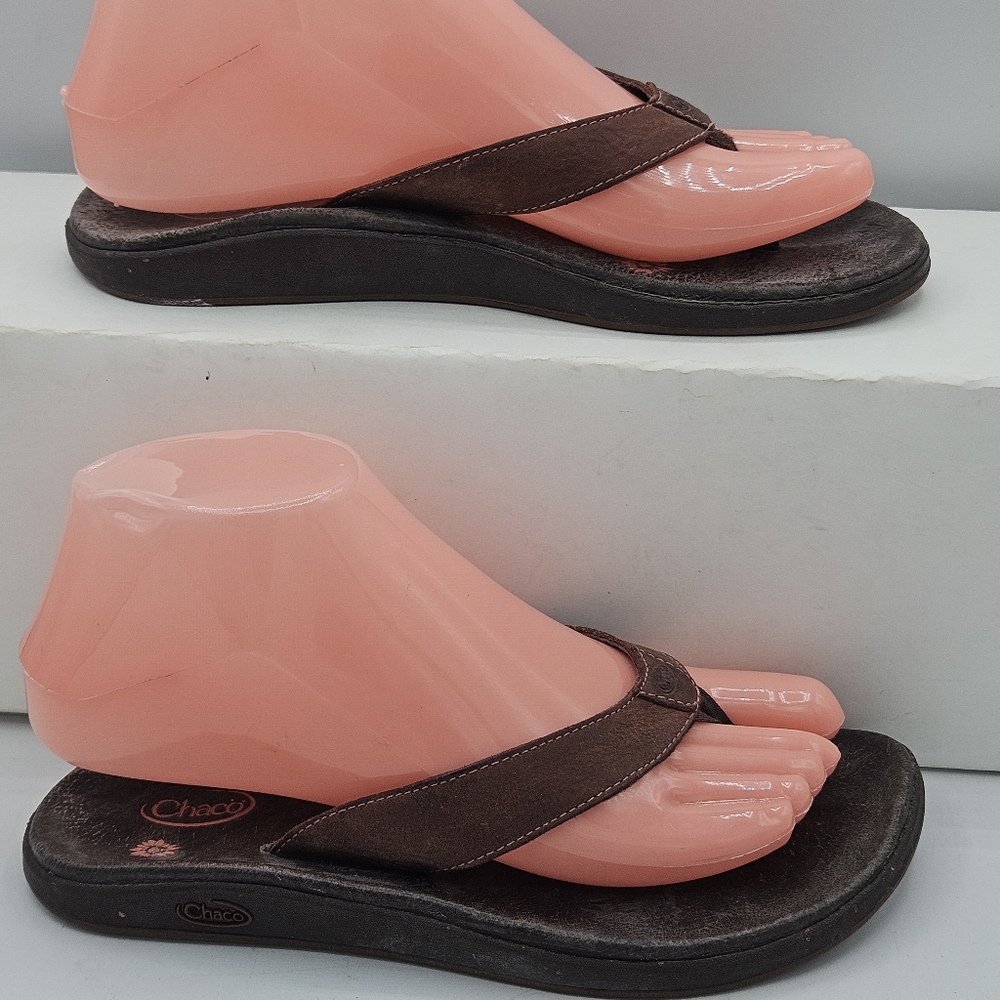 Chaco lowdown brown leather flipflop  size 6